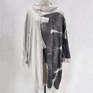 Moyuru light gray & black dress